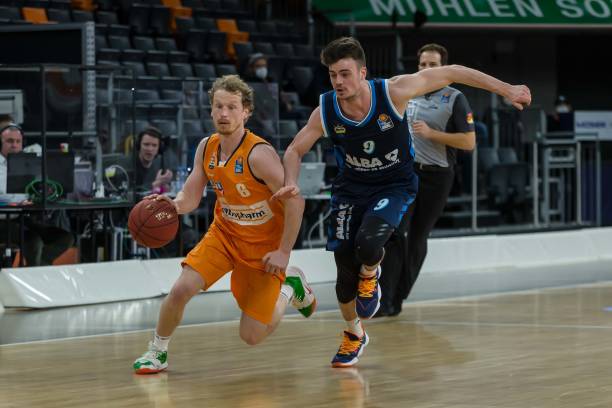 球逐渐展现 球逐渐展现